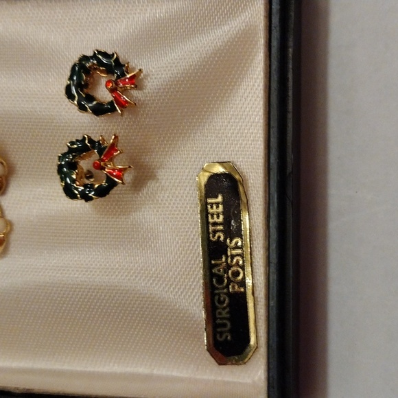 HP!! Vintage Set of 3 Adorable Tiny Christmas Holiday Earrings!! - Picture 2 of 6